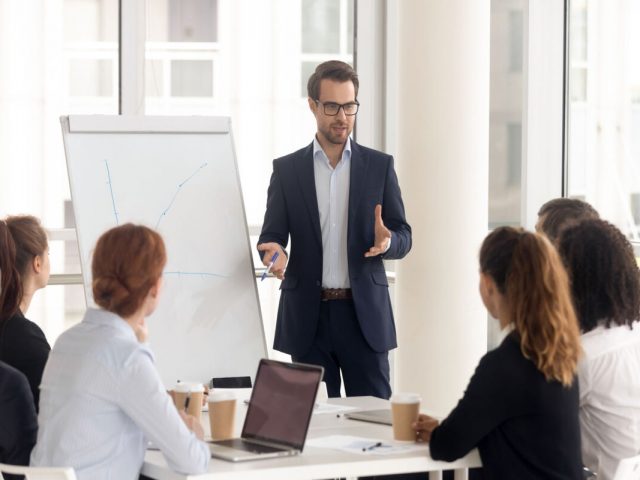 إعداد وتأهيل أخصائي ومنسق الموارد البشرية