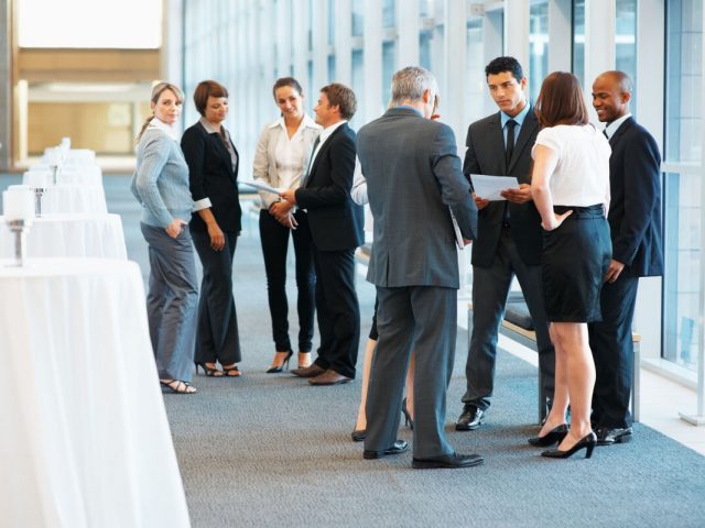 الإستراتيجيات الحديثة في تنظيم وإدارة المؤتمرات والمعارض