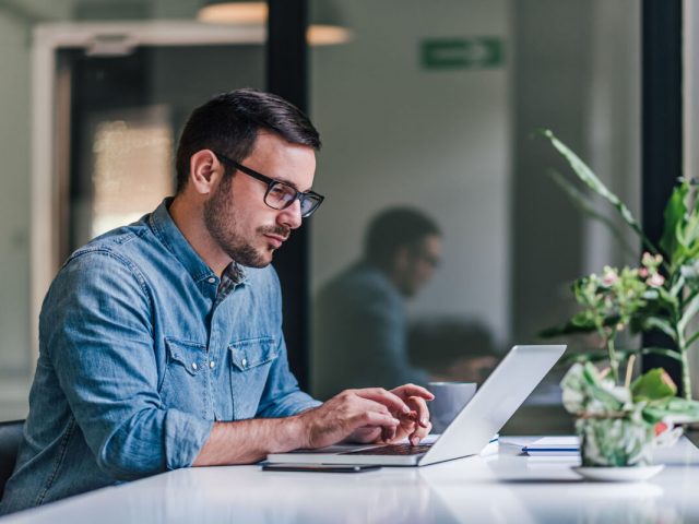 مهارات إعداد وكتابة التقارير الإدارية