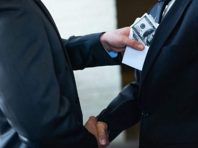 الإستراتيجيات الحديثة في كشف مخالفات الفساد المالي والإداري