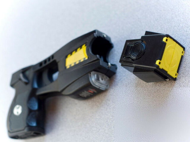 التدريب على إستخدام الصاعق الكهربائي Gun Taser